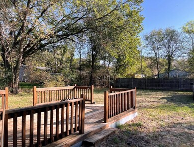 106 Hickory St, Cleburne, TX 76033 - photo 4