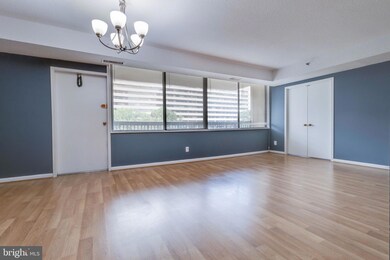 Skyline House unit 412W, Baileys Crossroads, VA 22041 - photo 2