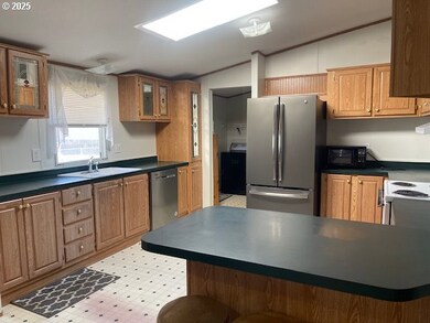 328 S State St, Sutherlin, OR 97479 - photo 5