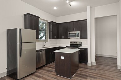 4509 Mount Vernon St unit 9, Houston, TX 77006 - photo 2