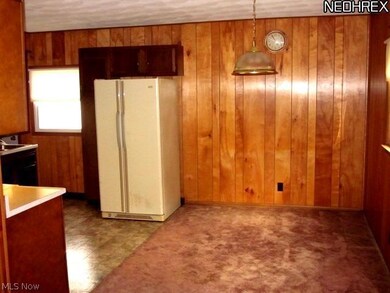 2494 E 39th St, Lorain, OH 44055 - photo 3