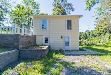 102 Dowling St, Newburgh, NY 12550 - photo 4