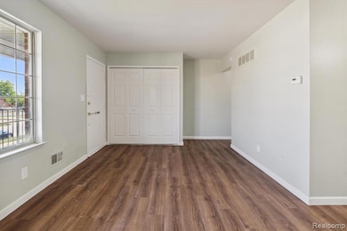 21121 Hayes Ave unit 15, Eastpointe, MI 48021 - photo 4