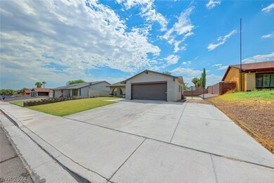 Large front yard with RV Parking