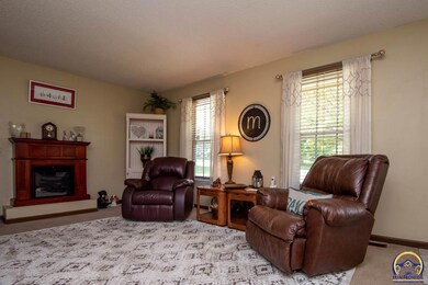 3808 SW Nottingham Rd, Topeka, KS 66610 - photo 7