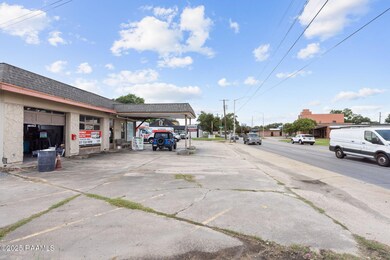 6-web-or-mls-409 W Pinhook Rd-6