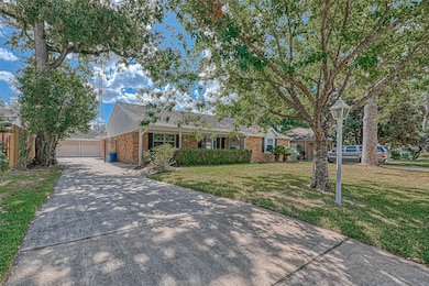 918 Wycliffe Dr, Houston, TX 77079 - photo 2