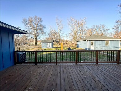 818 Sycamore St, Lacygne, KS 66040 - photo 5