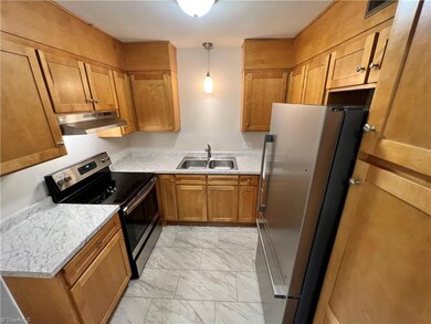 1610 W Northwest Blvd unit D, Winston Salem, NC 27104 - photo 5