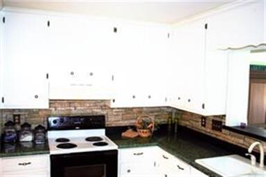 Lots of Kitchen Cabinets!