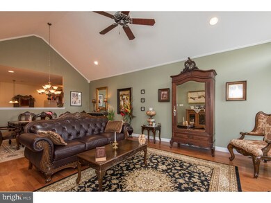 1064 Bordeaux Ln, Pennsburg, PA 18073 - photo 5