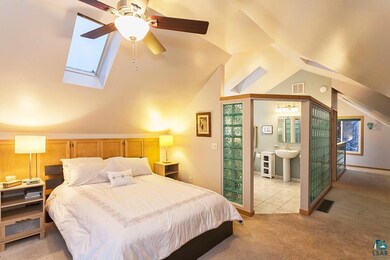 features skylights.