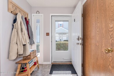 405 Cambridge Manor Dr, Schenectady, NY 12302 - photo 2