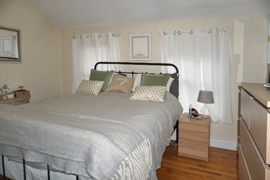 115 Pleasant St unit A, Cambridge, MA 02139 - photo 2