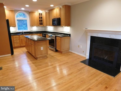 2404 Old Trace Ln, Reston, VA 20191 - photo 5