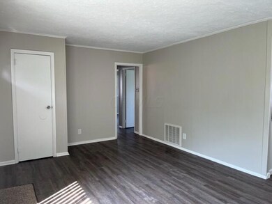 228 St Christopher Ln, Columbus, OH 43213 - photo 5