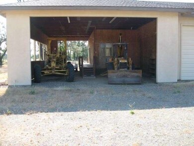 closer look at drive thru part of garage