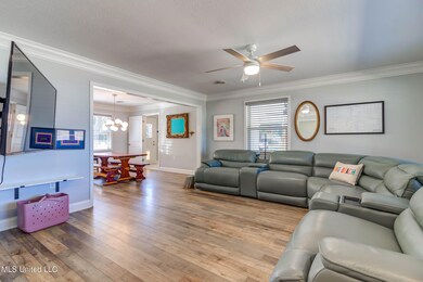 301 E 1st St (15)