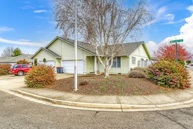 548 & 554 Brittni Ln, Central Point, OR 97502 - photo 4