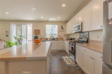 1099 Little Leaf St, Calimesa, CA 92320 - photo 4