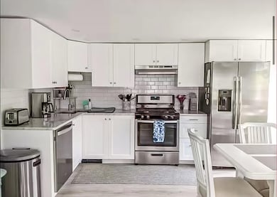 Unit 1 - White kitchen with stone counte