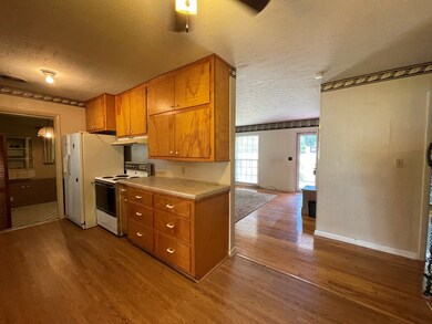 205 Lakeview Dr, Sylvester, GA 31791 - photo 7