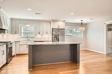 1303 Del Norte St, Houston, TX 77018 - photo 5