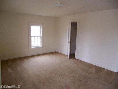 704 E Kearns Ave, High Point, NC 27260 - photo 2