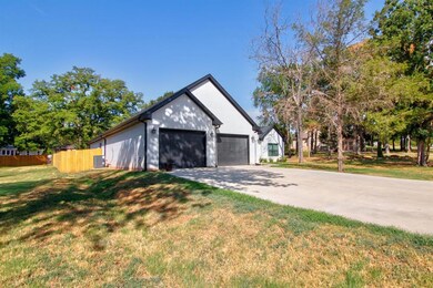 106 Comanche Dr, Gainesville, TX 76240 - photo 4