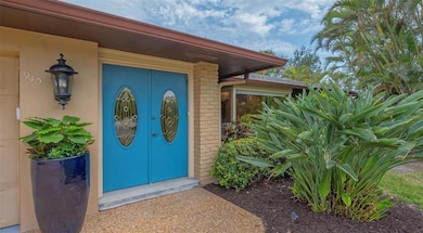 940 Siesta Key Place, Sarasota, FL 34242 - photo 2