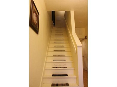 Entry/Foyer.