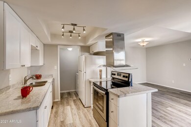 2028 W Elm St - Kitchen