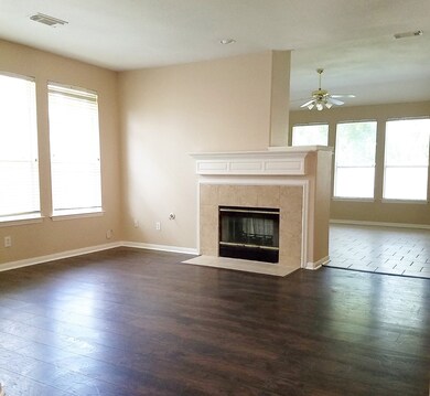 2715 Lost Maples Dr, Pearland, TX 77584 - photo 3