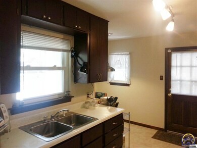 2320 SW 25th Dr, Topeka, KS 66611 - photo 4