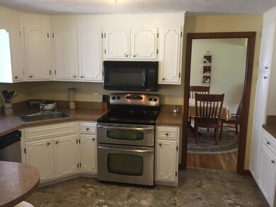 11 Valleyview Dr, MerriMacK, NH 03054 - photo 5