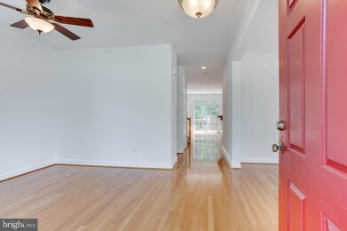 23270 Daffodil Dr, California, MD 20619 - photo 3