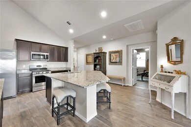 Open kitchen with a island