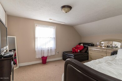 312 S 5th St, Niles, MI 49120 - photo 5