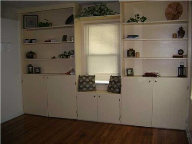 LIVINGROOM WITH OPEN SHELVING AND WINDOW SEAT