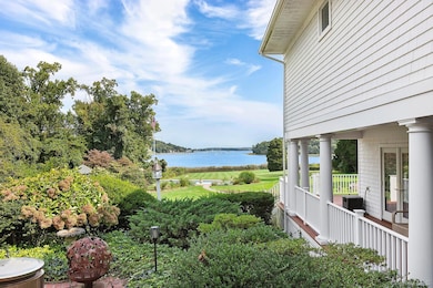 61 Factory Pond Rd, Locust Valley, NY 11560 - photo 7