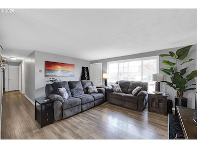 1756 10th St, Springfield, OR 97477 - photo 2