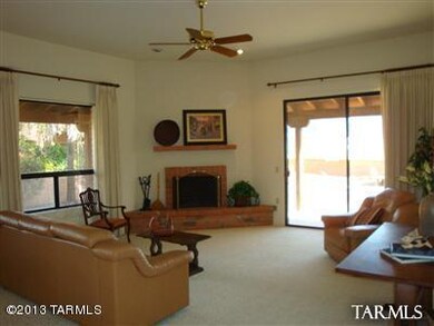 Large Grt room-high ceilings