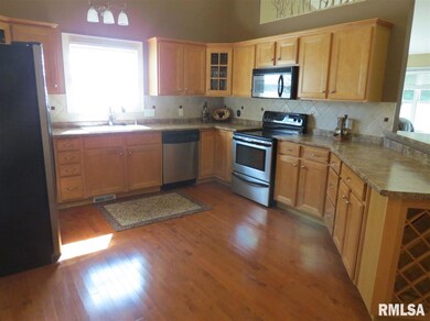 2107 W 57th St, Davenport, IA 52806 - photo 6