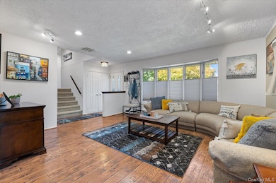 2 Doone Dr, Syosset, NY 11791 - photo 6