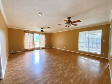 2400 Hillcrest Dr, Bay City, TX 77414 - photo 2