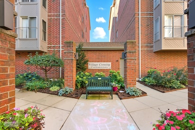 Village Crossing East Building unit 216, Roselle, IL 60172 - photo 2