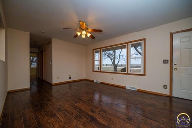 16224 T Rd, Mayetta, KS 66509 - photo 2