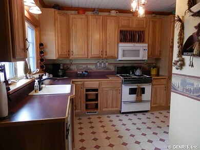Kitchen. Enter the country kitchen from back mudro