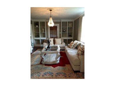 Living rm wantique chandalier