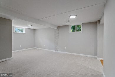 3903 Whispering Ln, Falls Church, VA 22041 - photo 7